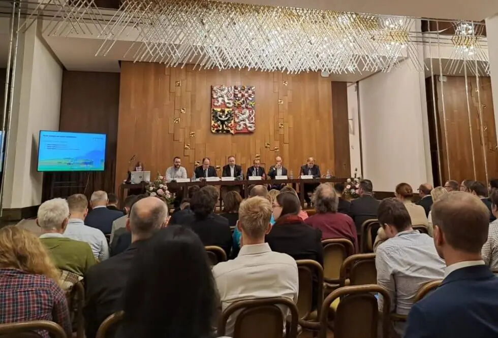 Českému zemědělství se otevírají nové příležitosti pro udržitelný rozvoj: agrovoltaika a produkce zelených plynů