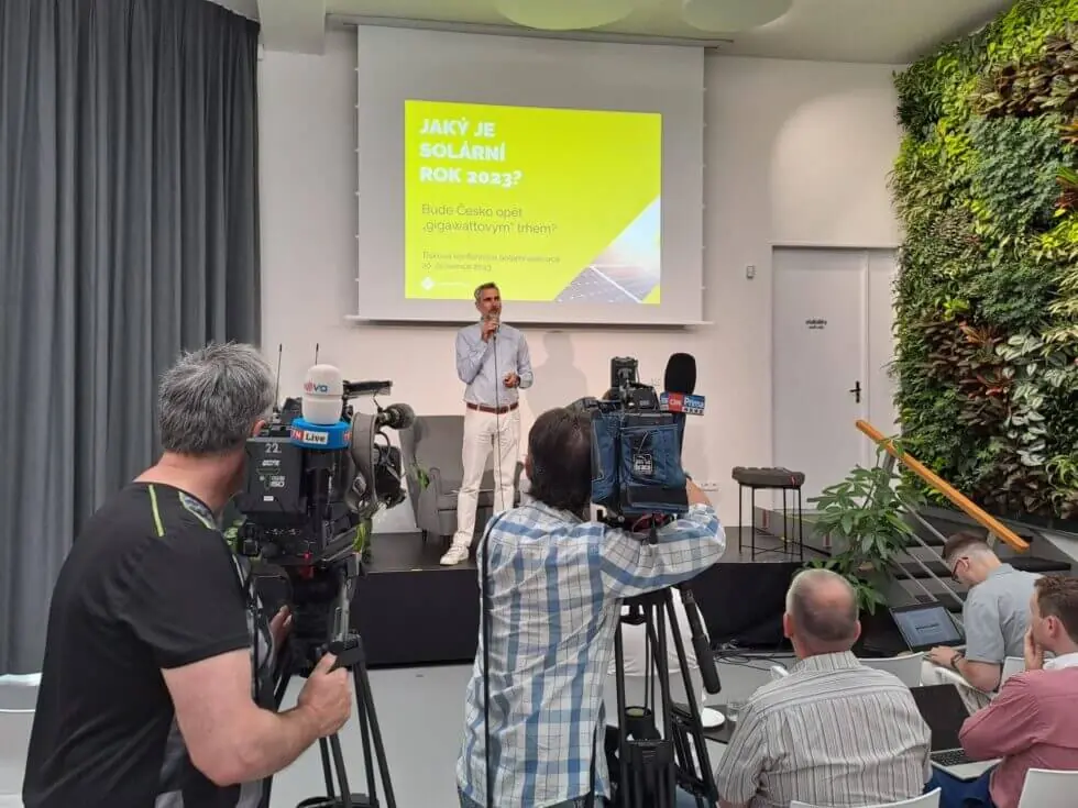 Fotovoltaika v roce 2023: začínáme dohánět vlak, který nám skoro ujel